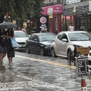 afyonkarahisarda saganak yagis trafigi olumsuz etkiledi D7GdMwhG