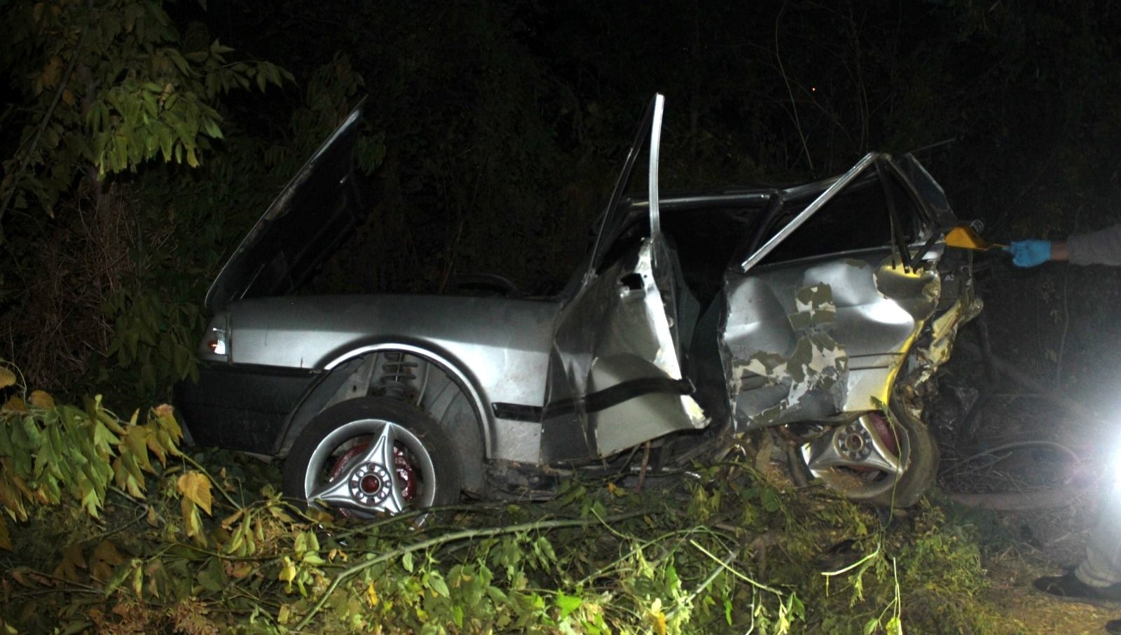 izmirde kamyonet ile otomobil carpisti olu ve yaralilar var w7gGOUzr