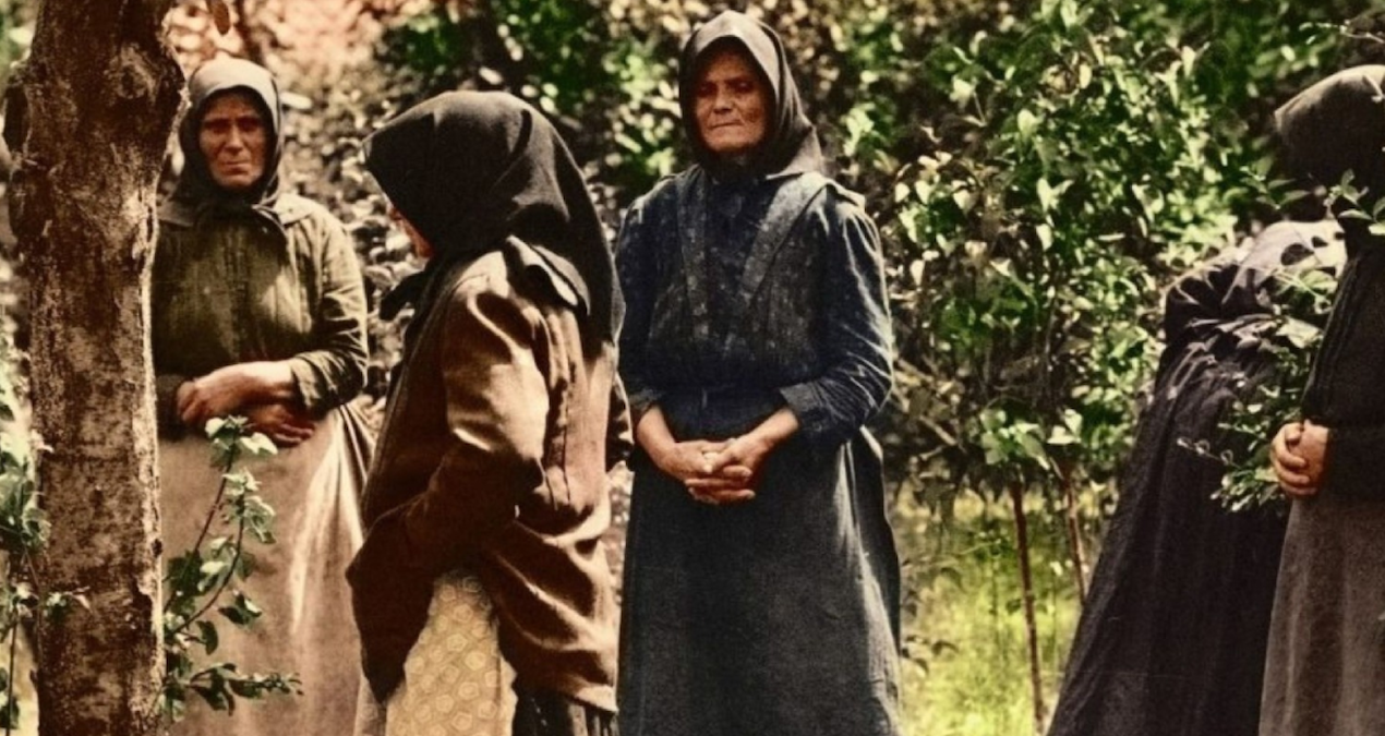 kadinlar koyde yuzlerce erkegi tek tek oldurdu iste nedeni PbCUKhbT