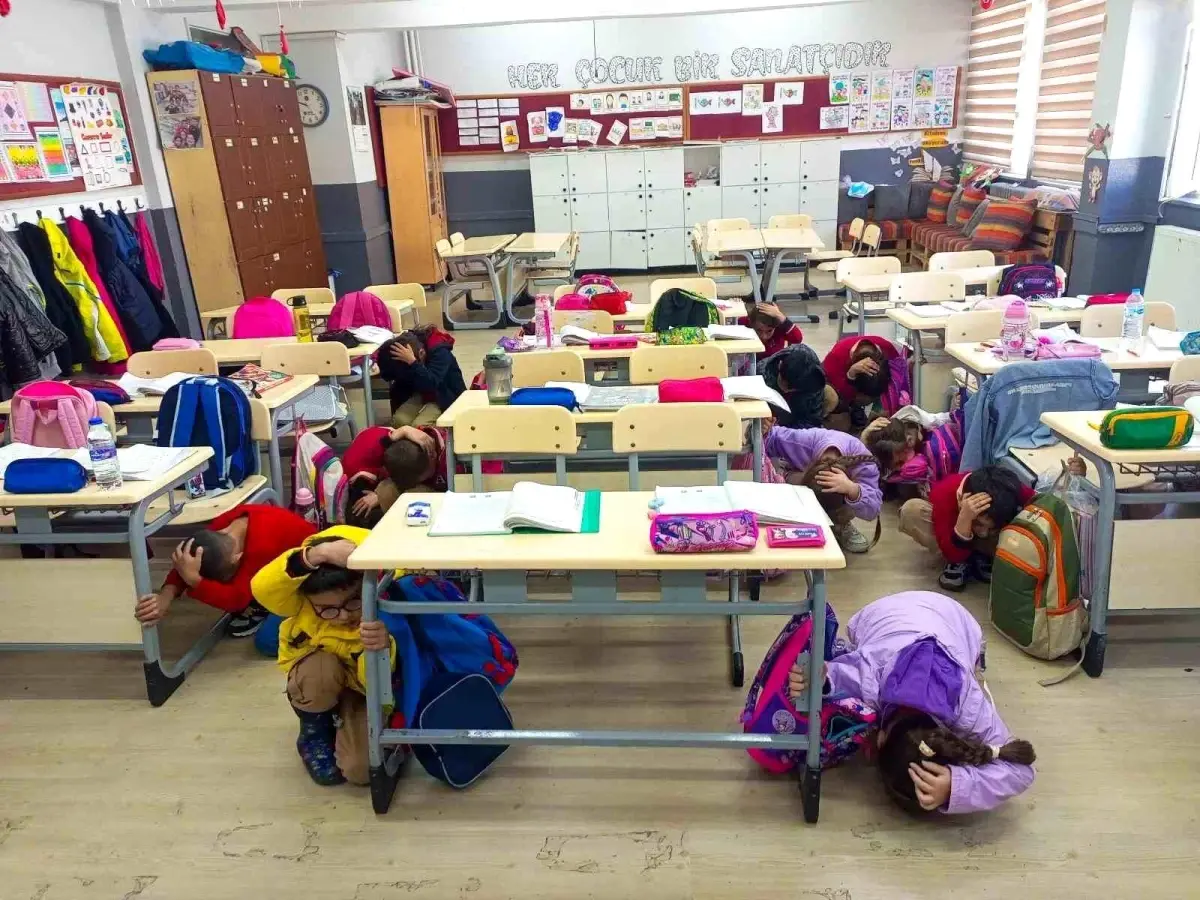 balikesirde deprem tahliye tatbikati gerceklestirildi wwlKzza5.jpg