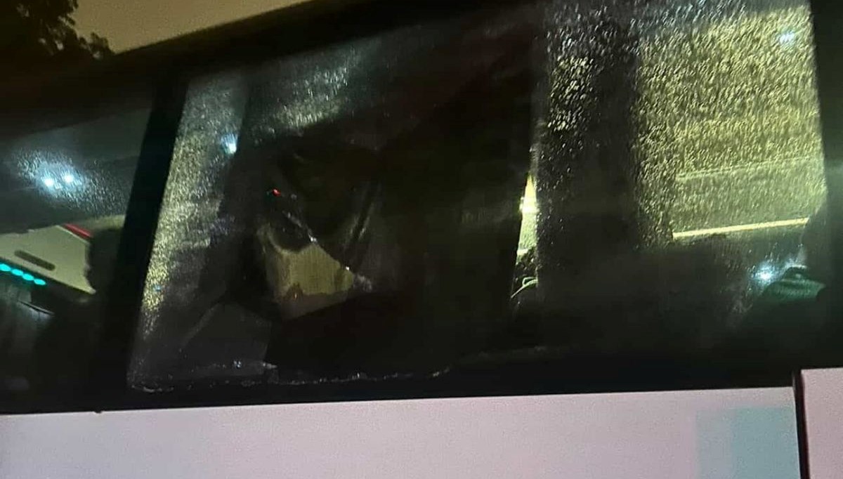 kocaelispor taraftarlarina tasli saldiri FsZs4jBd