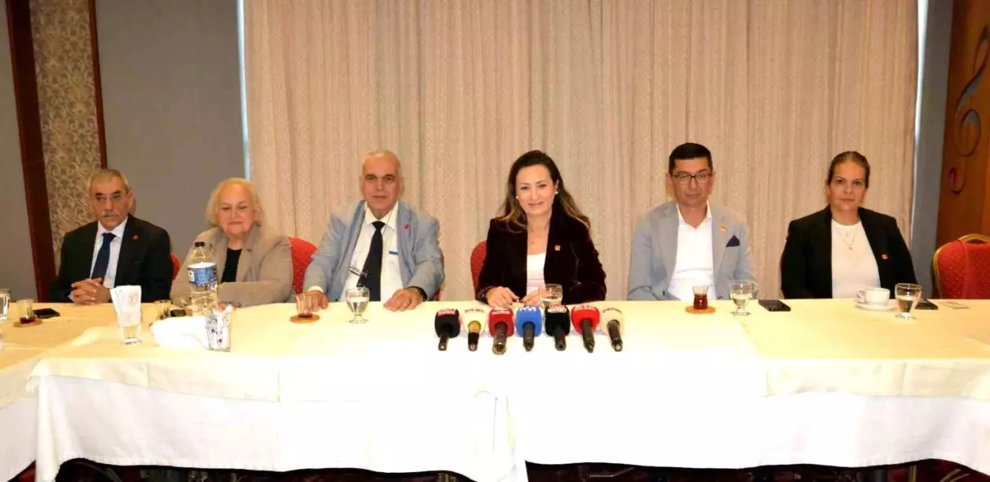 chp manisa il baskani ozalperden basin toplantisi ve burokrasideki degisiklikler yzx4NYT6.jpg
