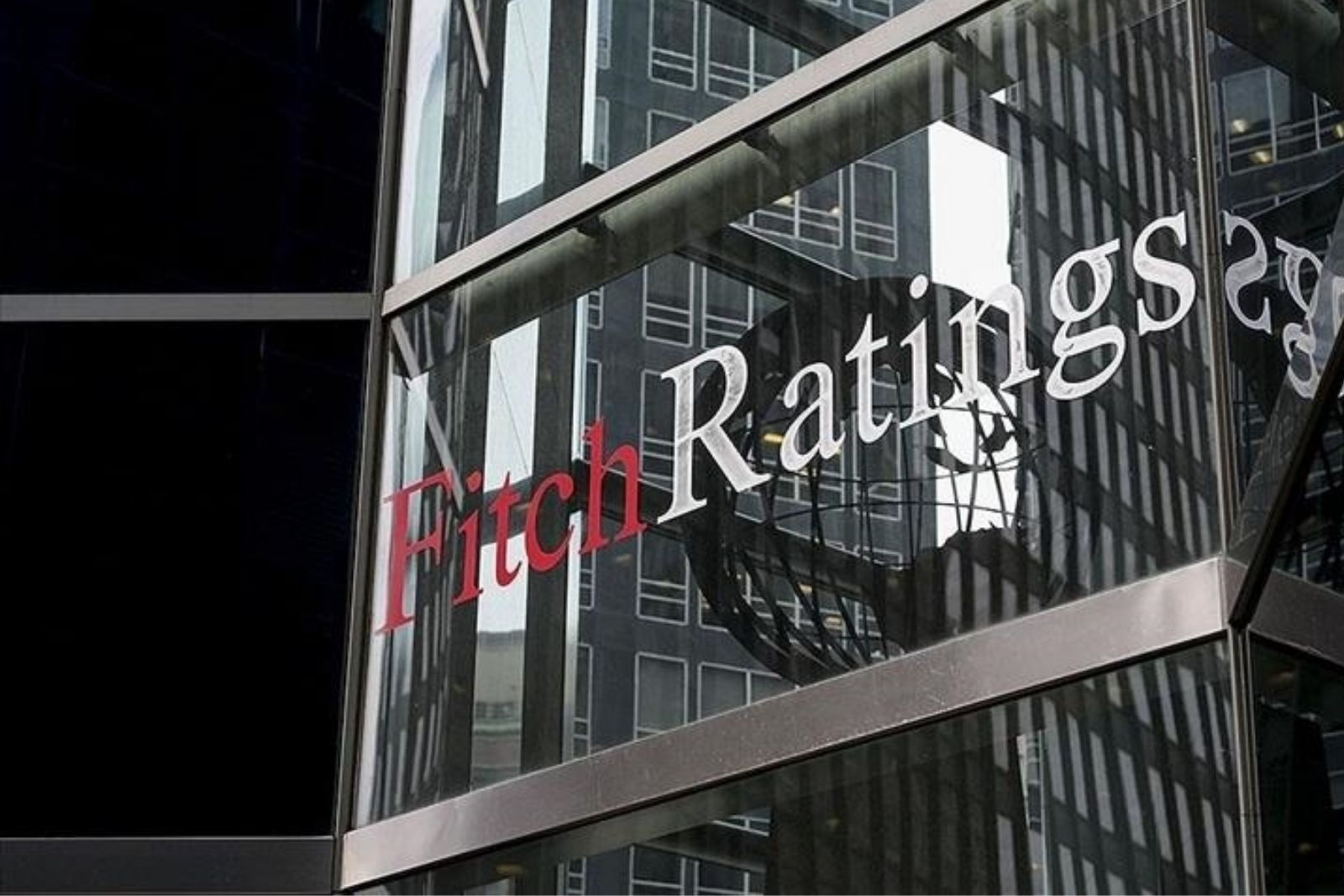 fitch ratings uzmanlari istanbulda turk ekonomisini masaya yatirdi 4YCcTiYm.jpg
