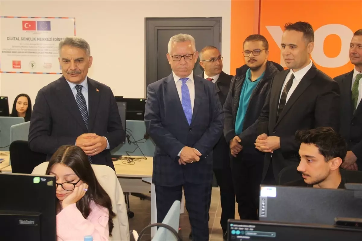 yozgatta dijital genclik merkezi acildi sjZg8Lgw.jpg