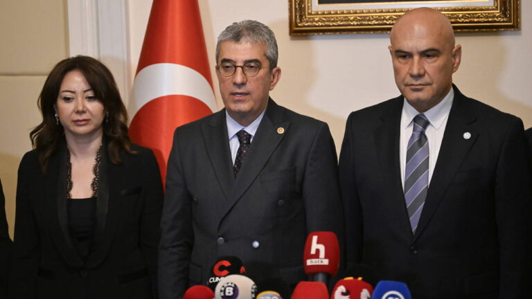 chpden-iyi-partiye-ara-secim-ziyareti-akpye-dikkat-ceken-burcu-koksal-tepkisi-S2XXse18