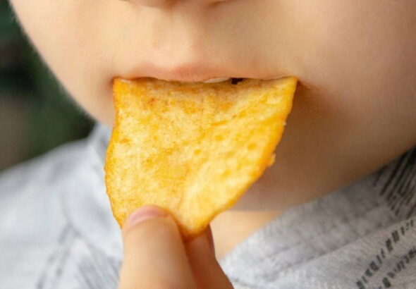 mutfaktaki-sinsi-tehlike-gunde-bir-paket-cips-demans-riskini-tetikliyor-9lGGJqZa