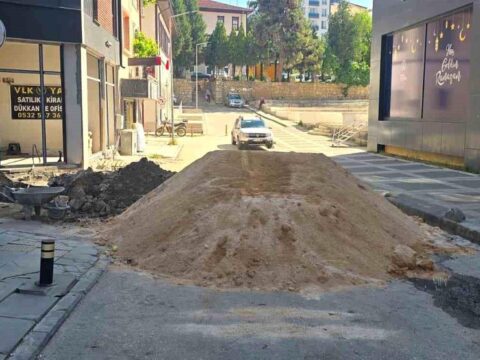 İnşaat çalışmasında 2 sokak kapanınca esnaf çileden çıktı